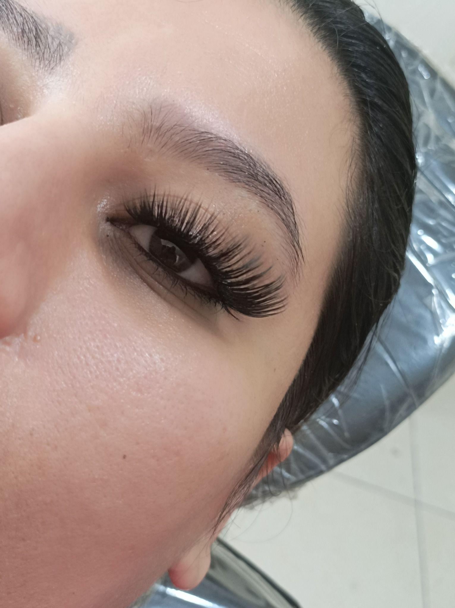 کاشت و اکستنشن مژه