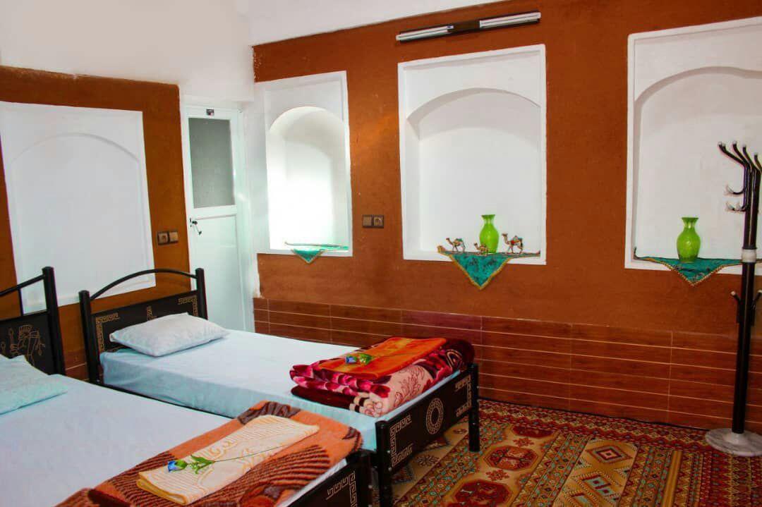 اقامتگاه بومگردی حافظ ورزنه