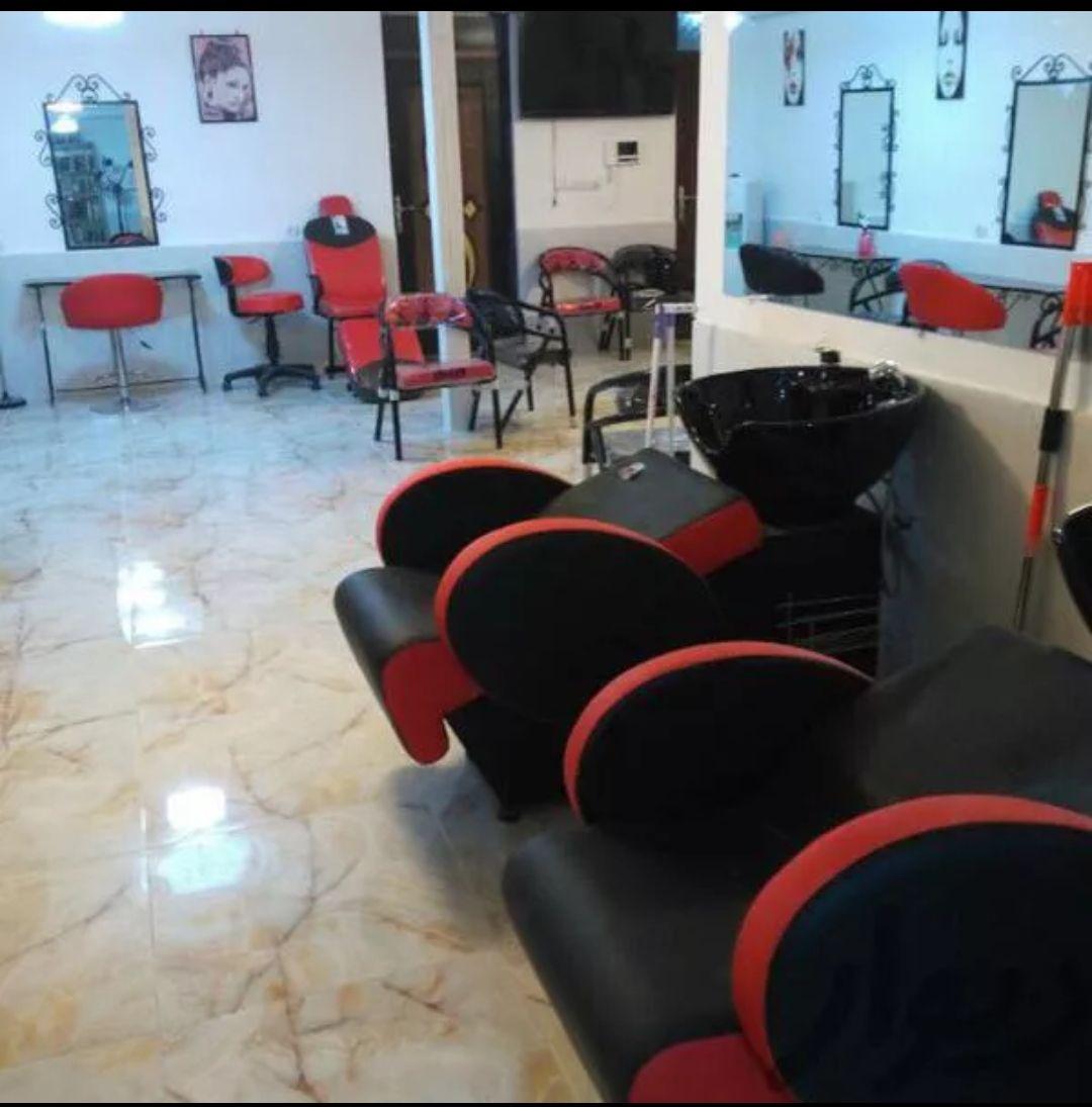 آموزشگاه آرایش آریس