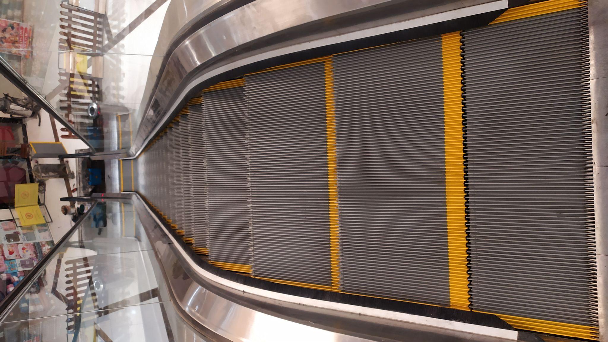 آسانسور و پله برقی آکو