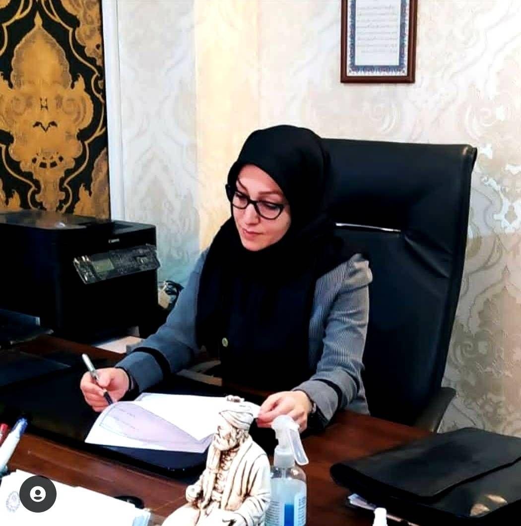 وکیل پایه یک و مشاور حقوقی زهرا خاکباز