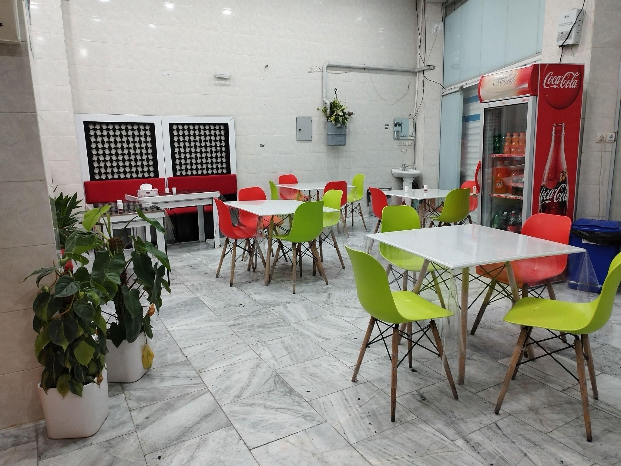 رستوران و بیرون بر ریحون