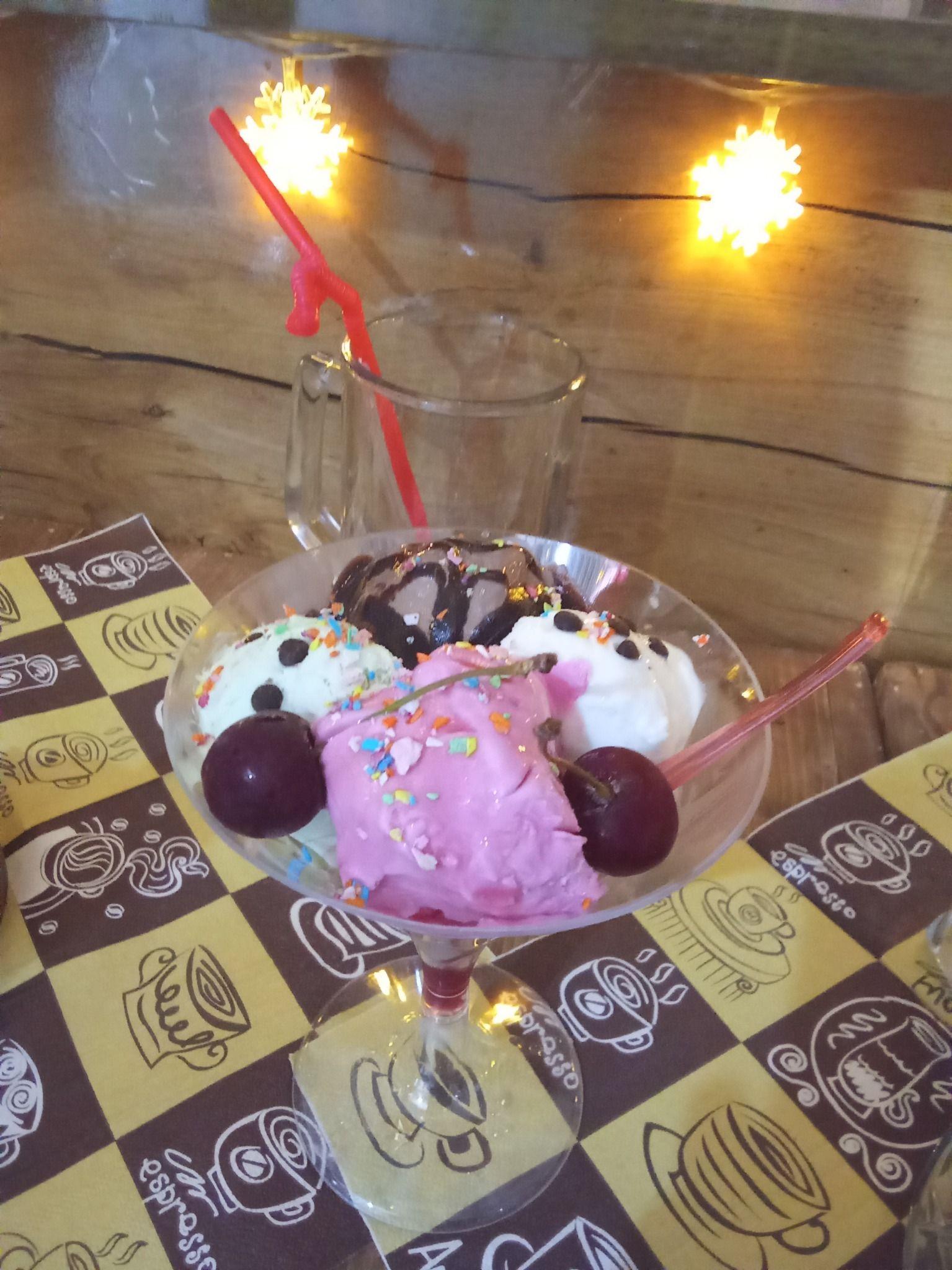 کافه تریا گلوریاژان