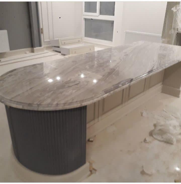 اجرای صفحه کابینت، جزیره سنگی