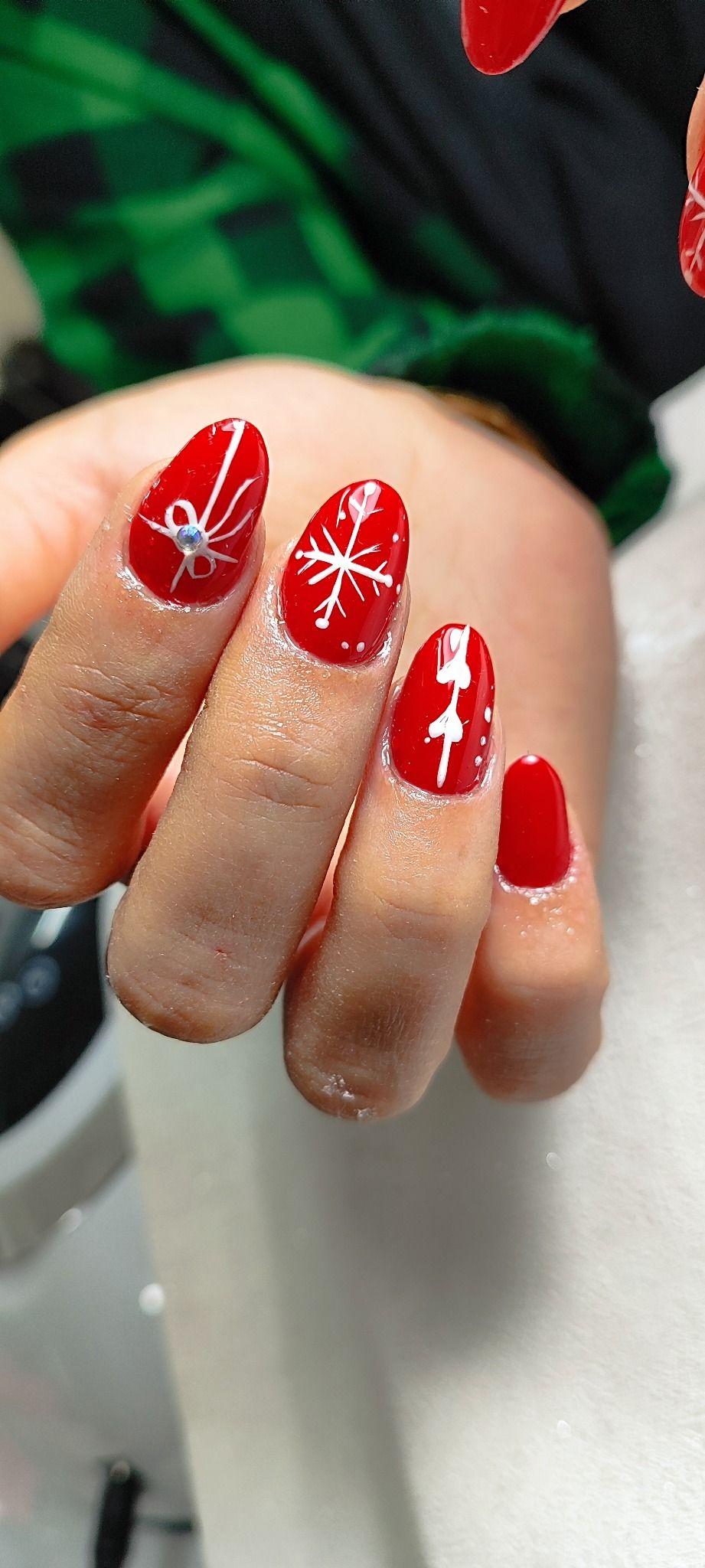 خدمات ناخن آرایی