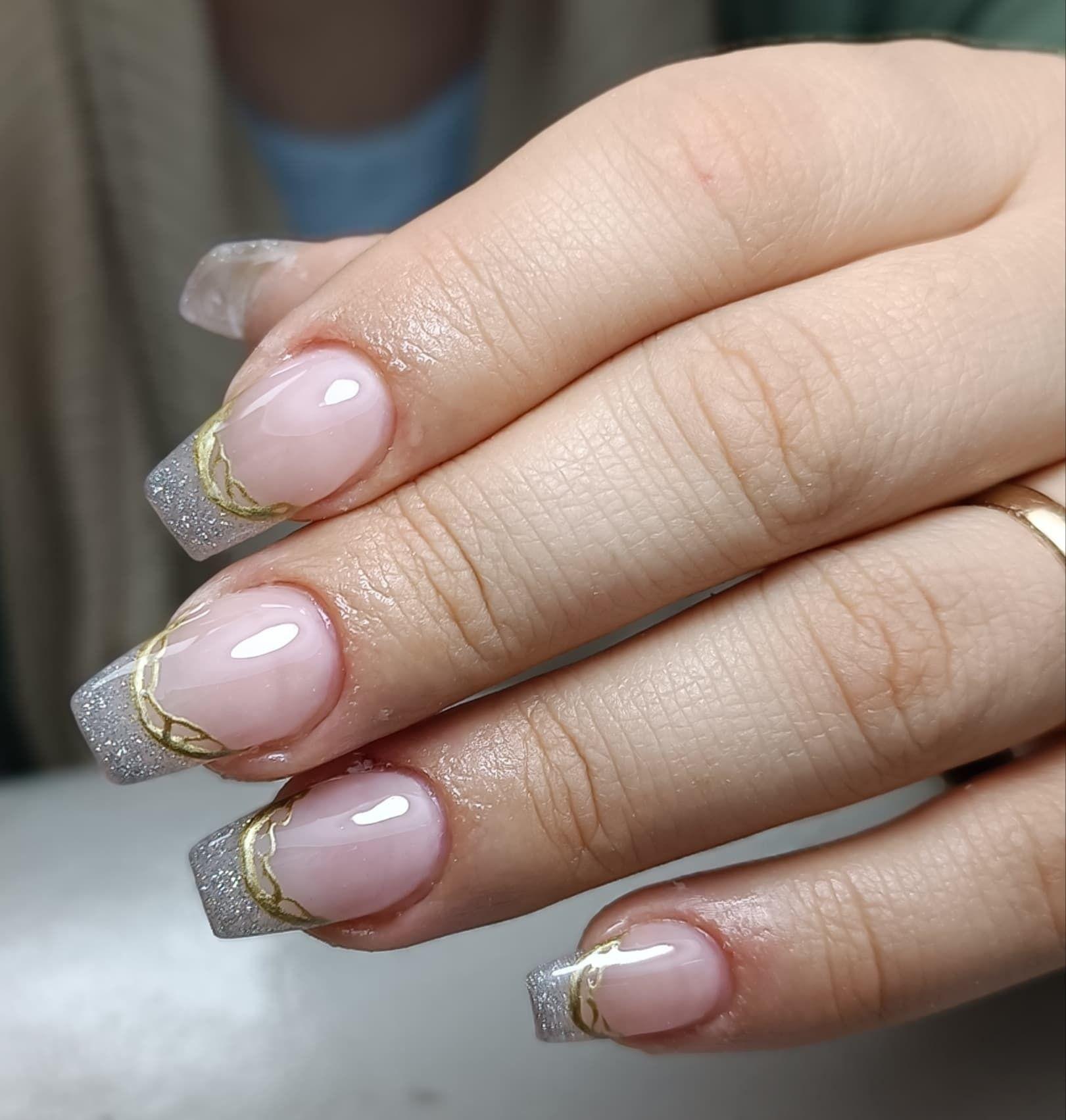 خدمات تخصصی ناخن صحرا