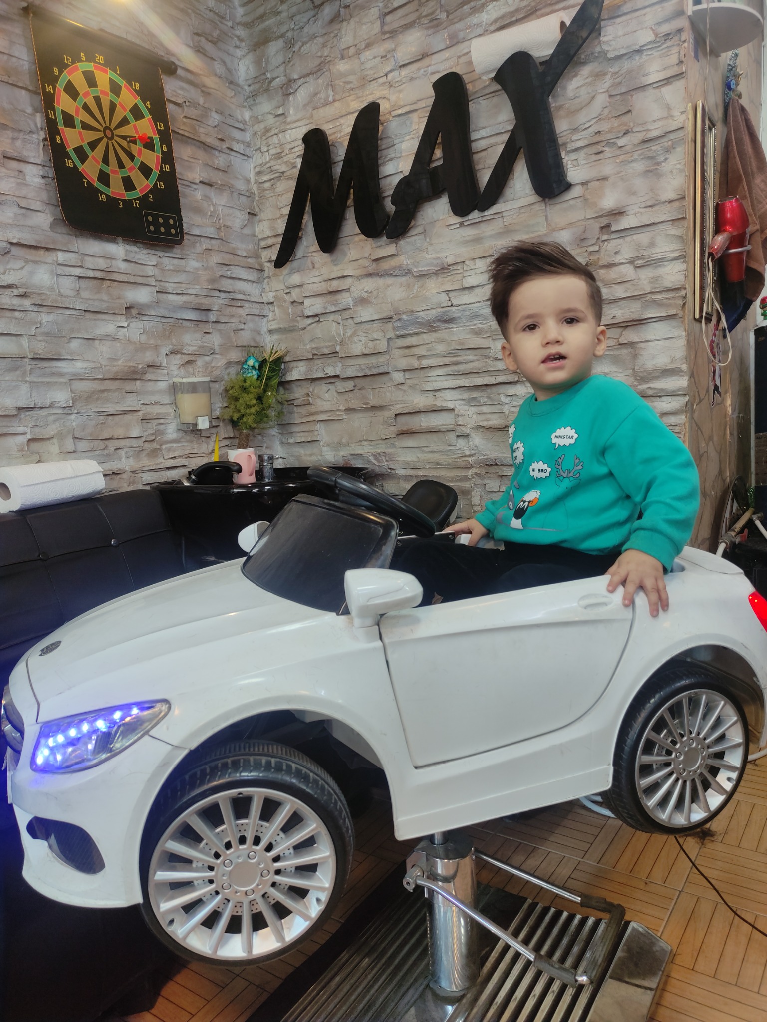 آرایشگاه کودک دانش