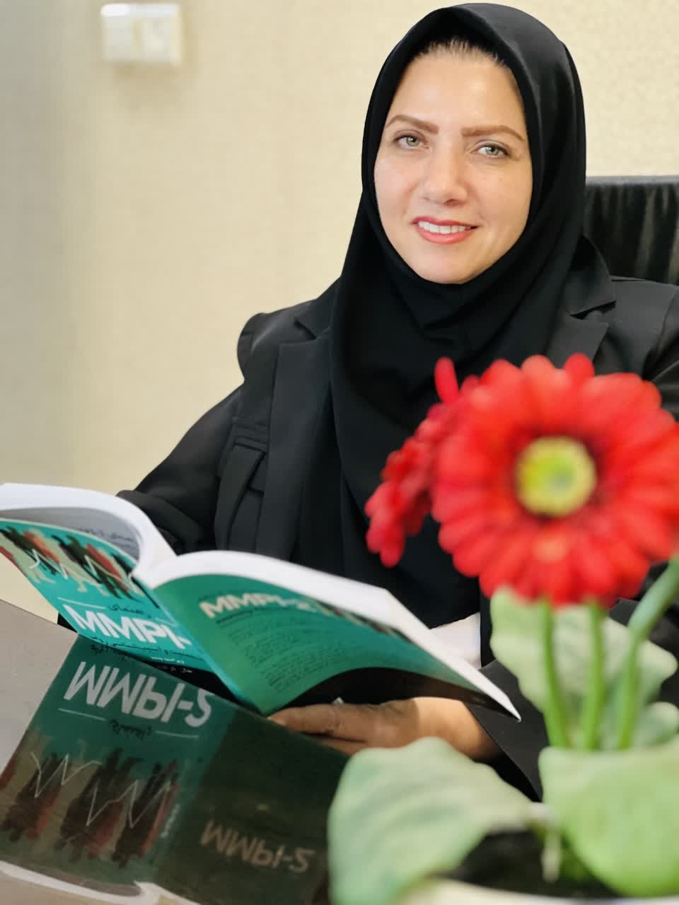 خانم دکتر پروانه سرکشیک زاده