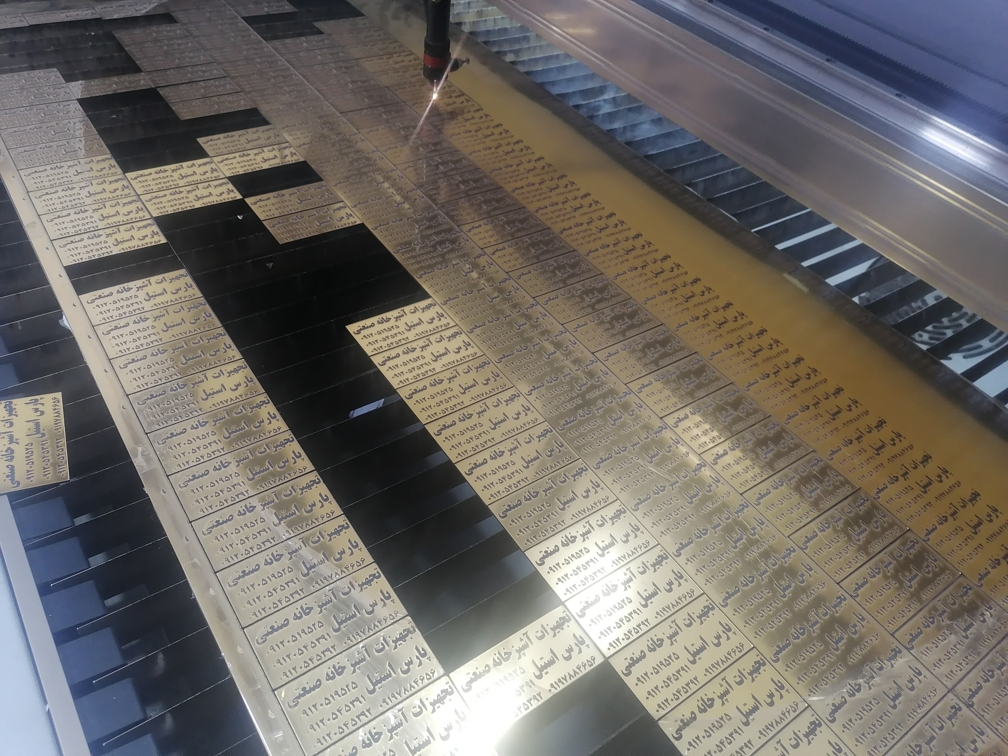 خدمات لیزری غیر فلزات