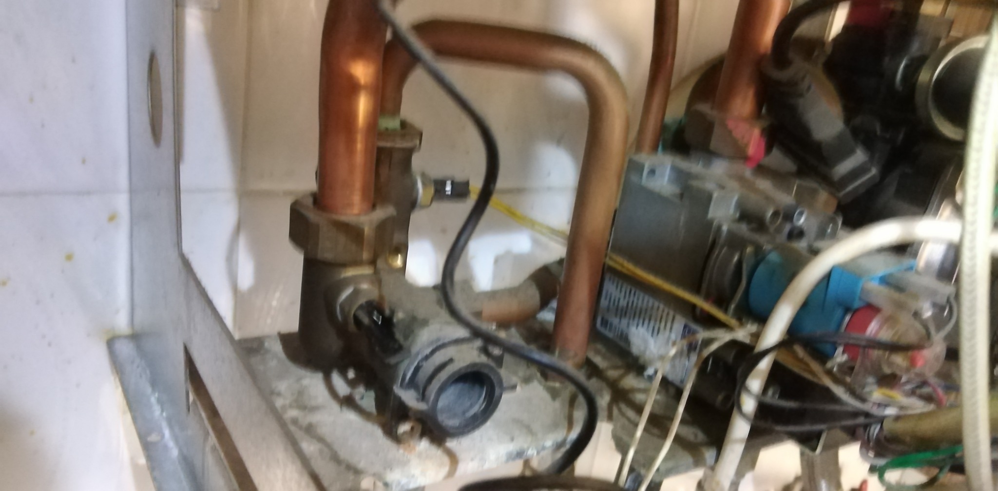 خدمات پکیج و آبگرمکن مشایخی