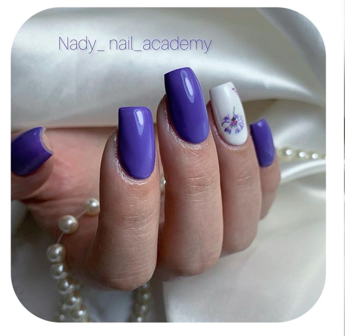 سالن خدمات و آموزش کاشت ناخن