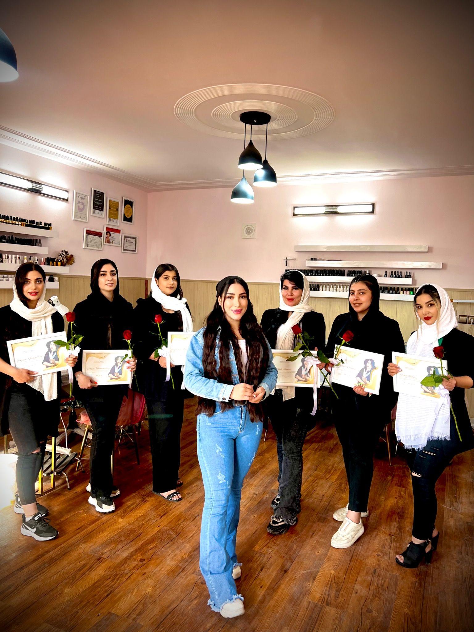 سالن تخصصی ناخن  آیدابیاتی