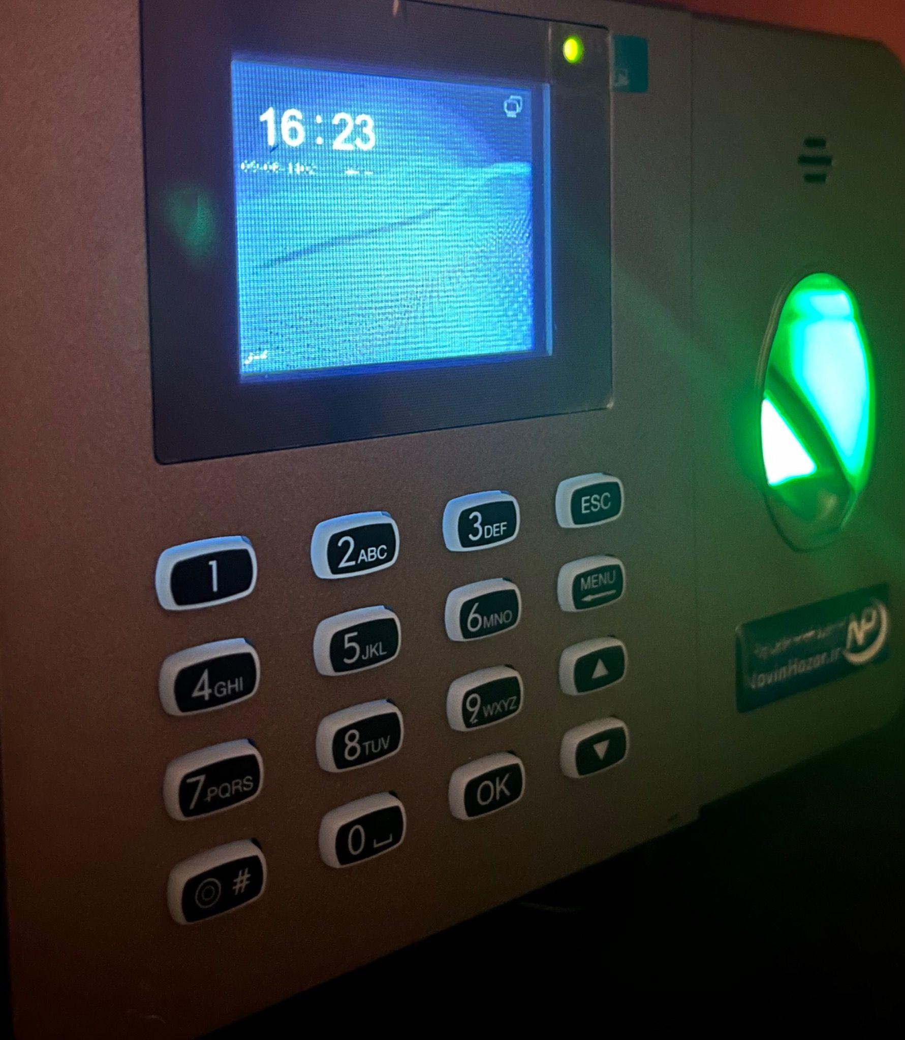 دستگاه حضور و غیاب