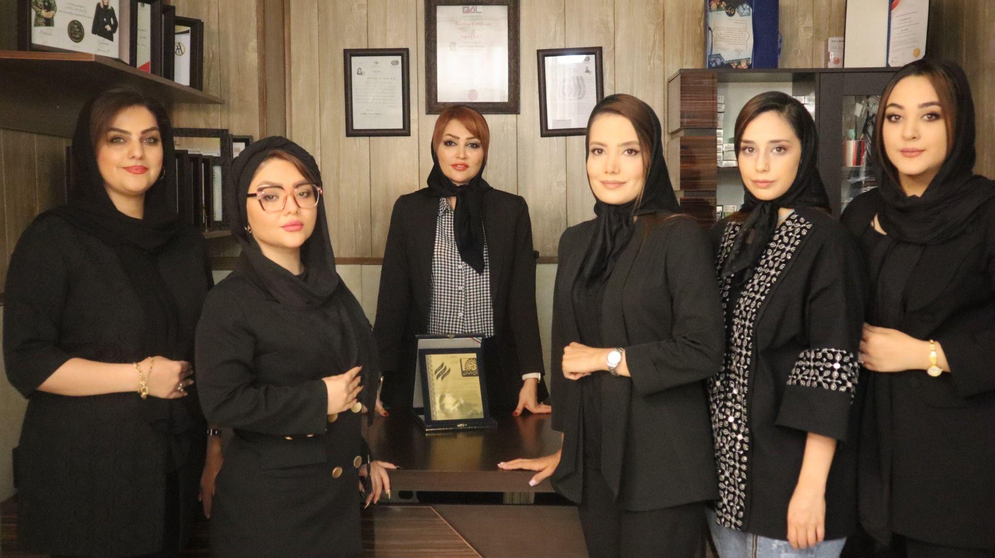 آموزشگاه آرایشگری و سالن زیبایی مایا