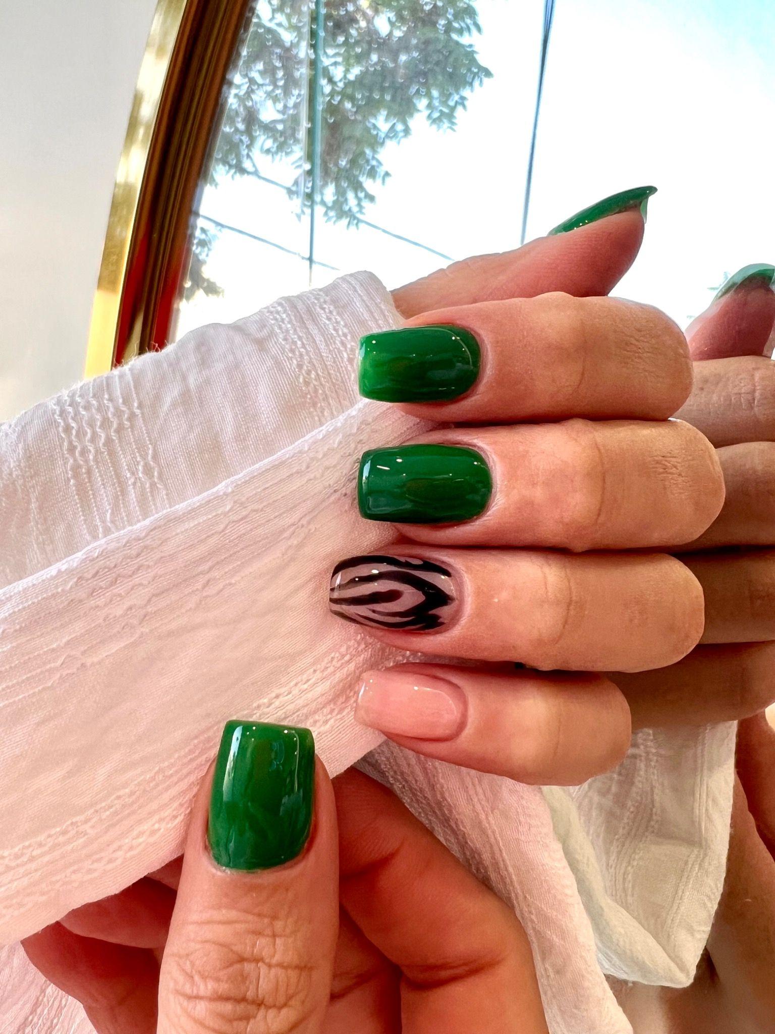 خدمات ناخن سوگند