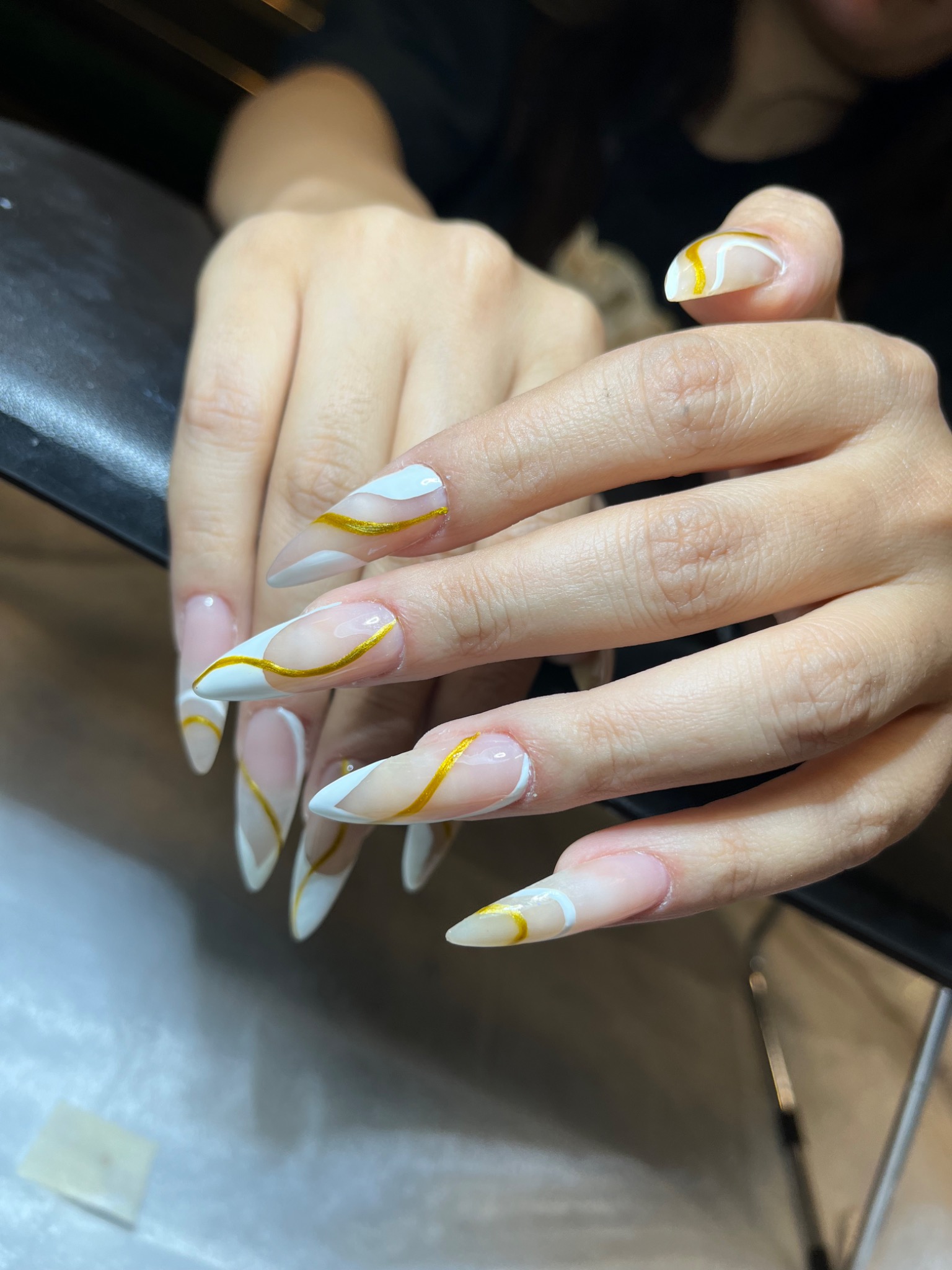 ارائه کلیه خدمات ناخن و زیبایی