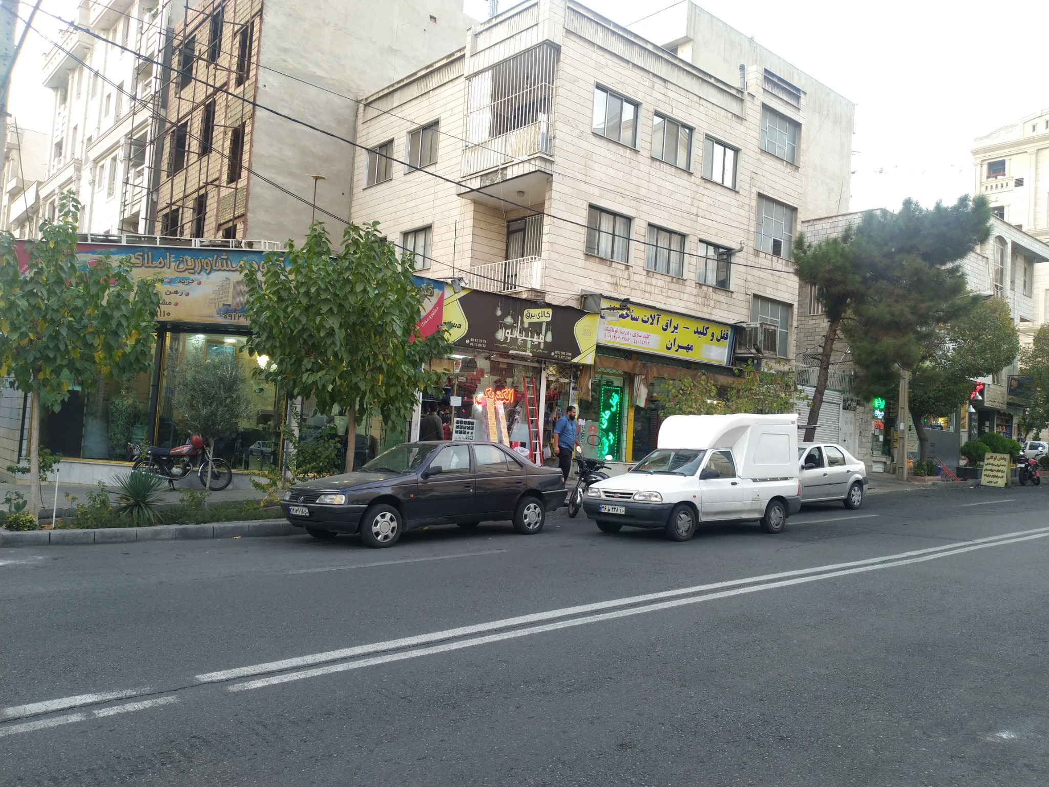 مشاور املاک منطقه غرب تهران