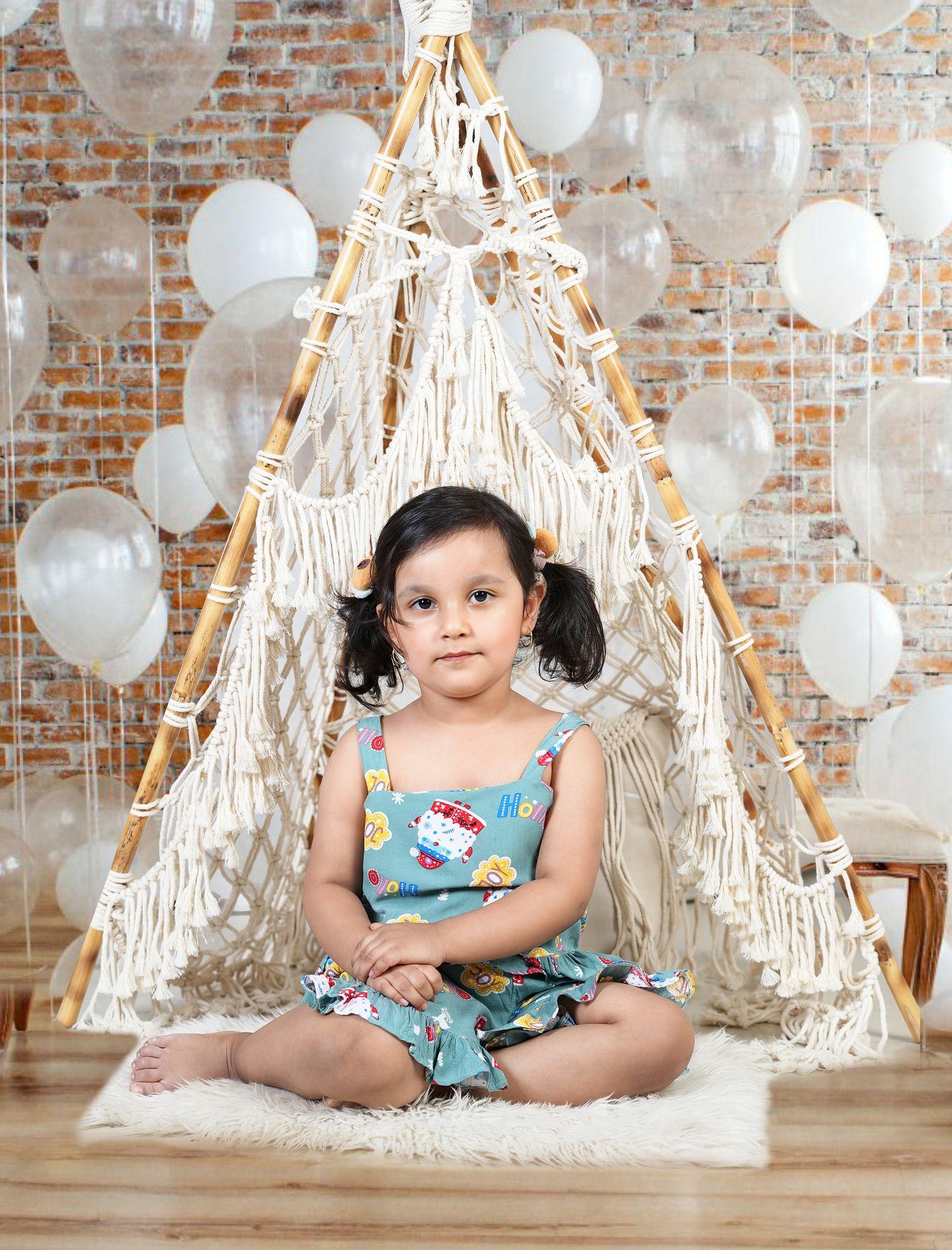 آتلیه عکاسی و فیلمبرداری جوان