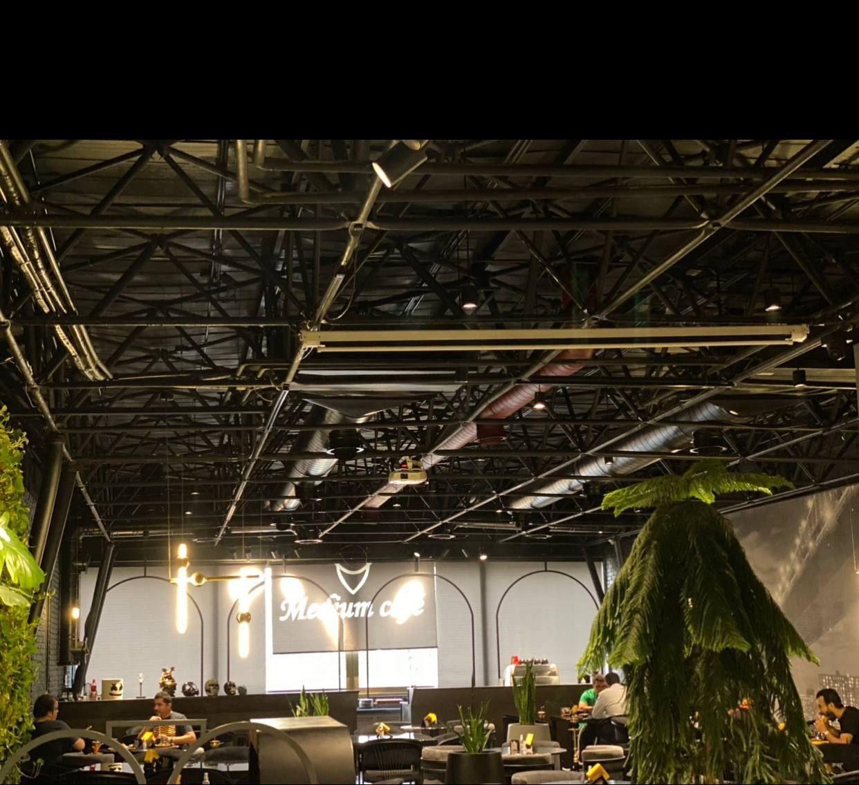 کافه رستوران مدیوم