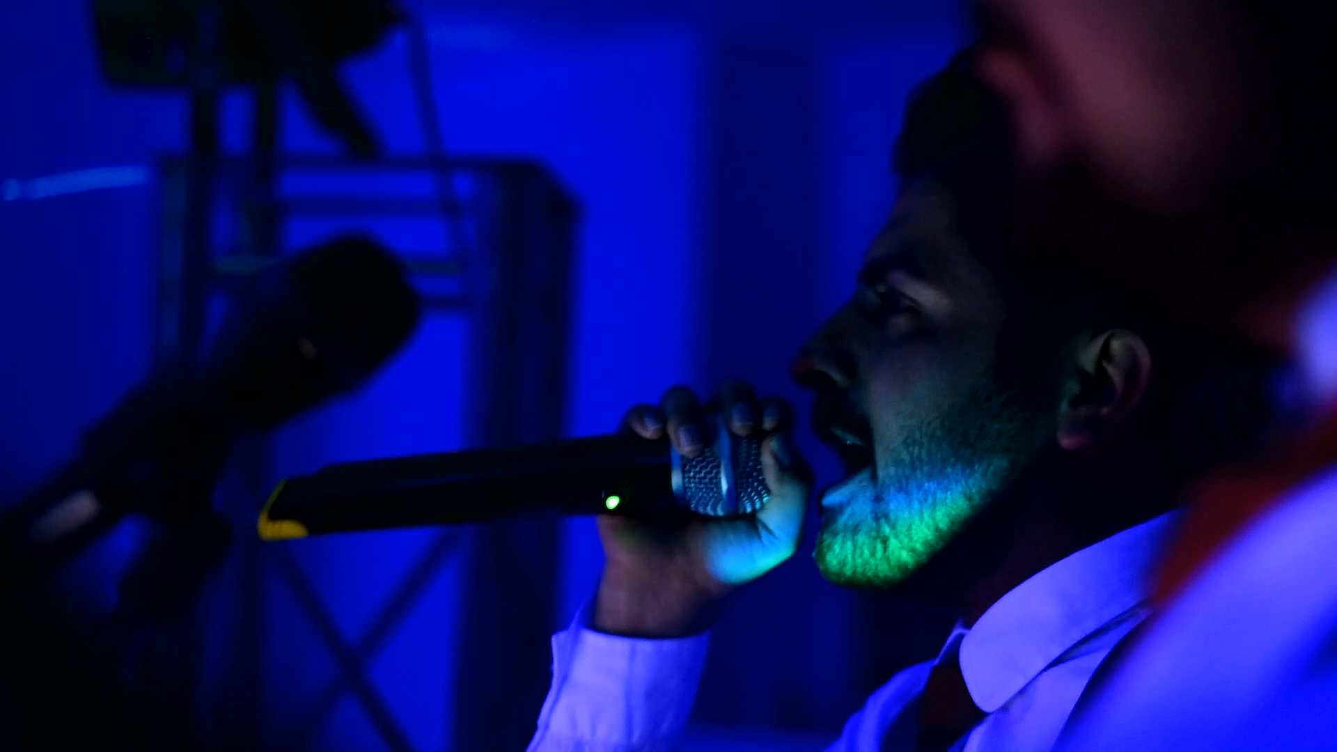 موزیک مجالس و دی جی بابیش از 10 سال سابقه حرفه ای