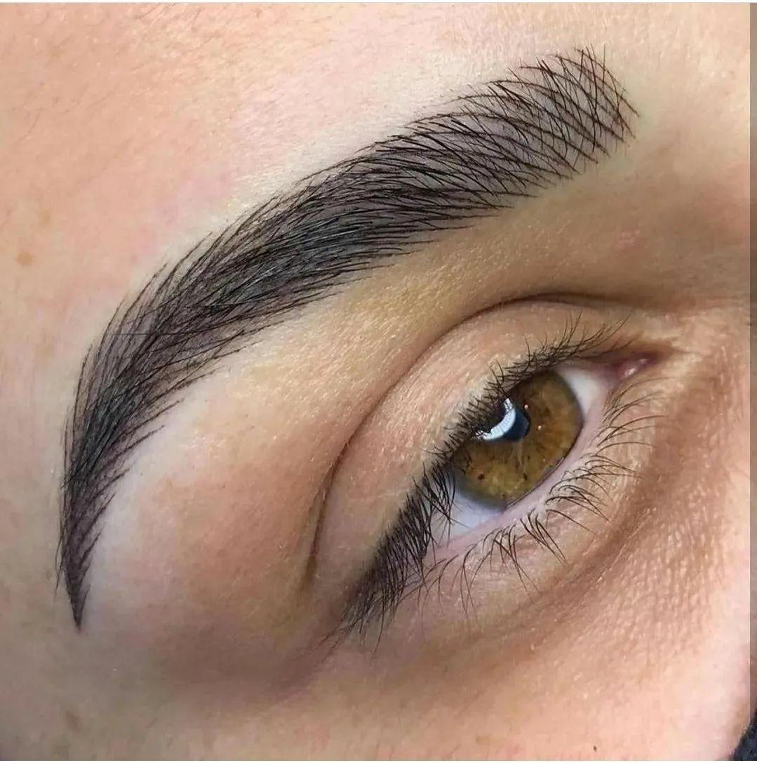 ارائه ی خدمات تخصصی میکروبلیدینگ و میکروپیگمنتیشن