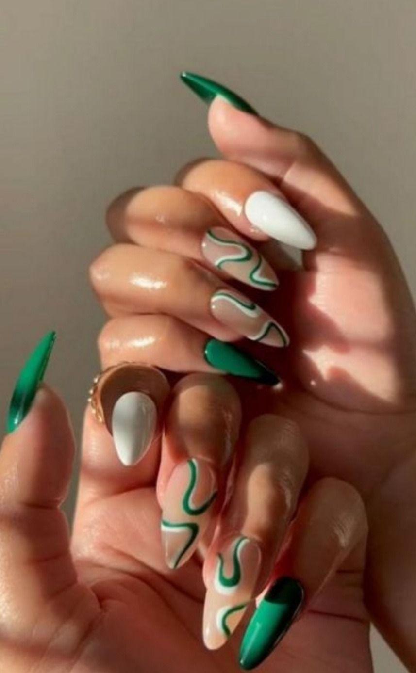 آموزش دوره های صفر تاصدکاشت ناخن بااعطای مدرک رسمی فنی حرفه ای