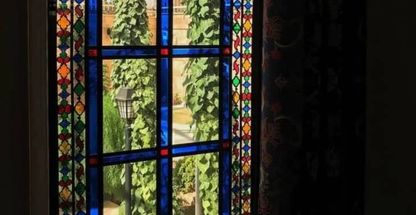 ساخت در و پنجره سنتی شیشه رنگی